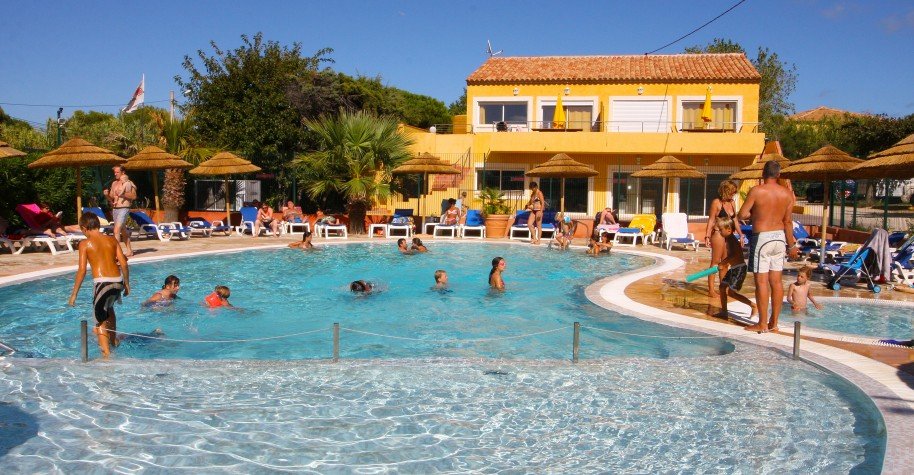 Quelles sont les cativités disponibles au camping International Giens ?