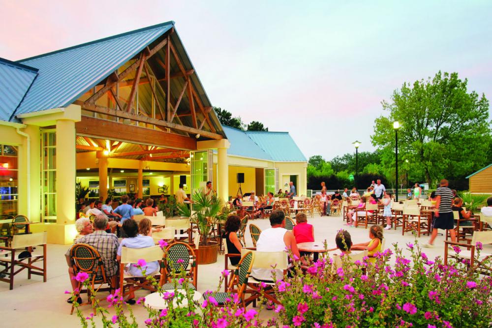 Réservez dès maintenant votre séjour grand luxe au camping Parc de Fierbois à proximité de Chinon