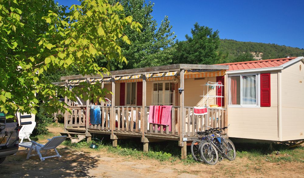 Vous préférez l’authenticité et le contact direct avec la nature ? Le Terra Verdon met à votre disposition des emplacements de camping tente