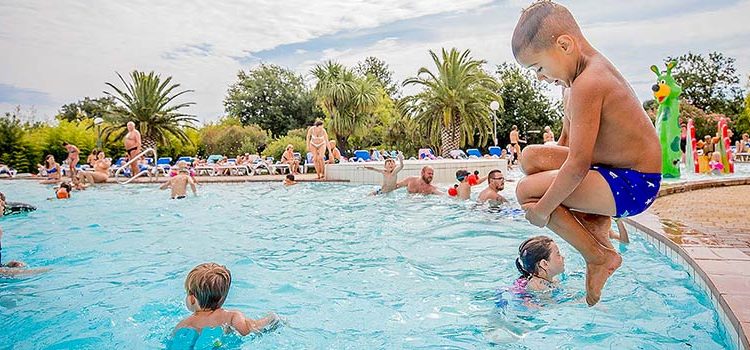 Vacances entre amis : Et si vous optiez pour le camping ?