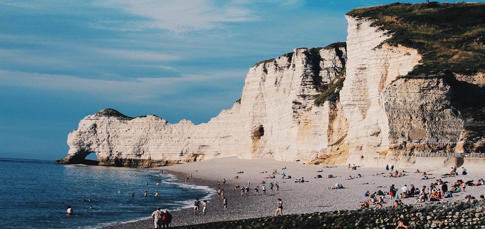 La côte normande : l’attraction des vacances en quête de ressourcement