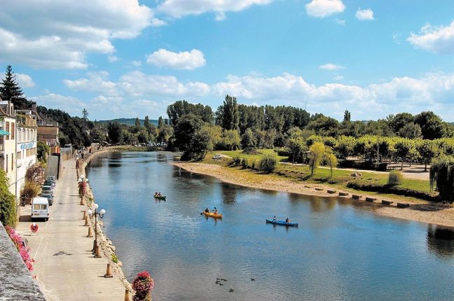 Le Bugue : la ville porte-étendard des richesses naturelles de la Dordogne