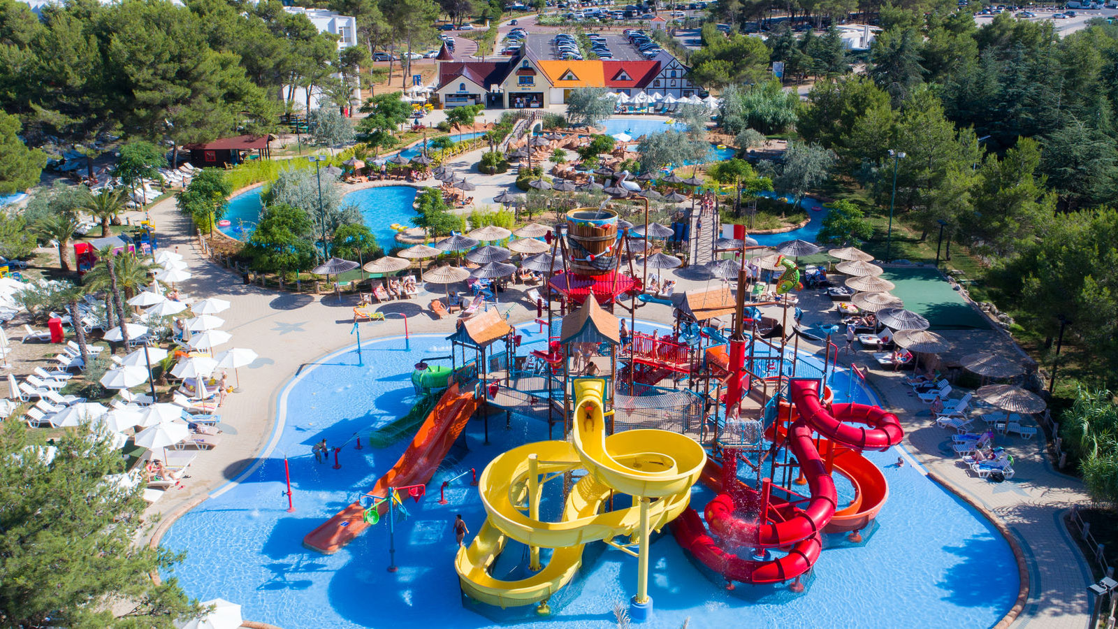 Camping avec parc aquatique : où se rendre à Toulon ?
